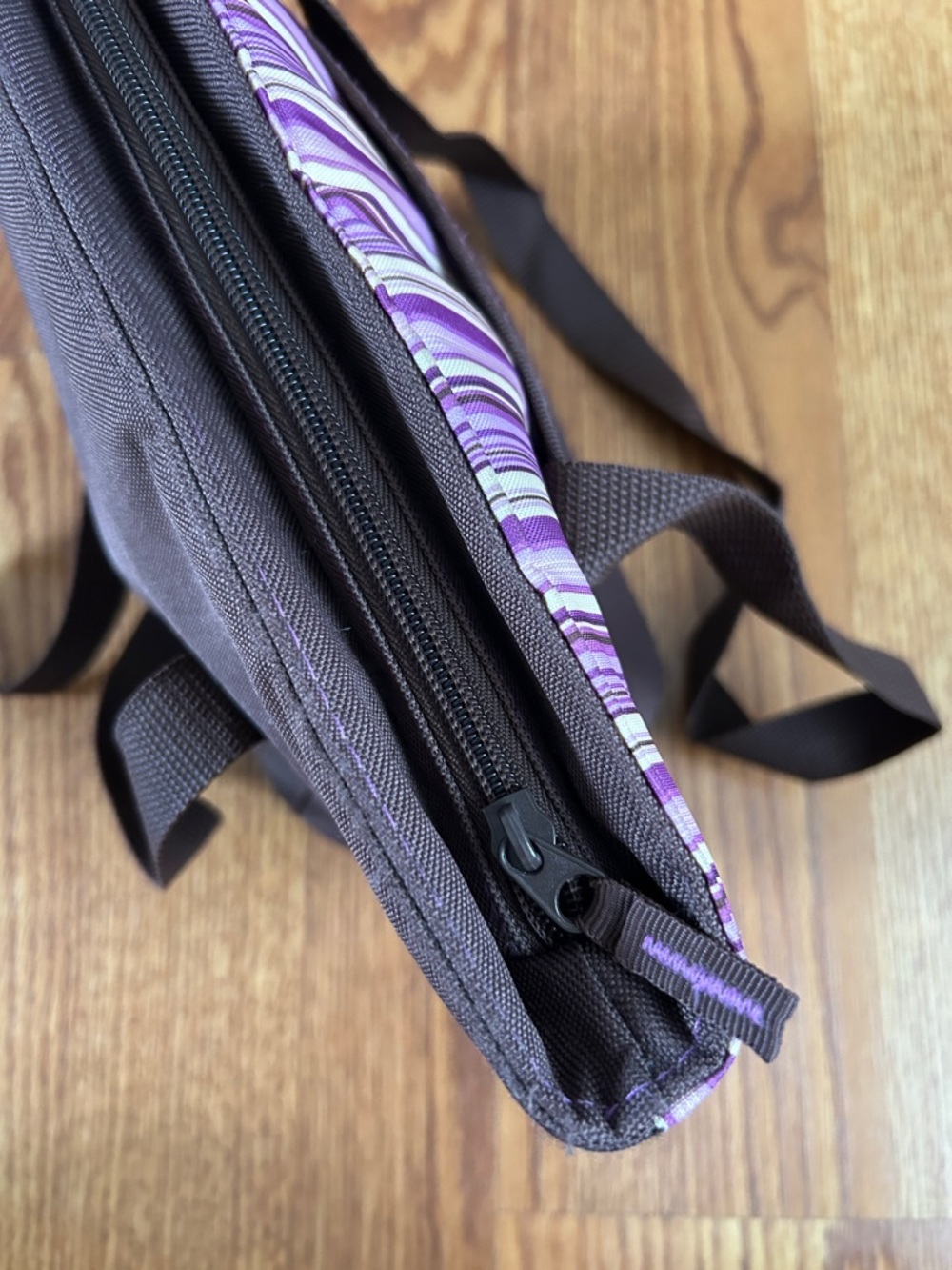 Raya by Thermos Clean Zipper Insulated Solid Brown w/Purple Stripes Lunch Tote - Picture 9 of 14